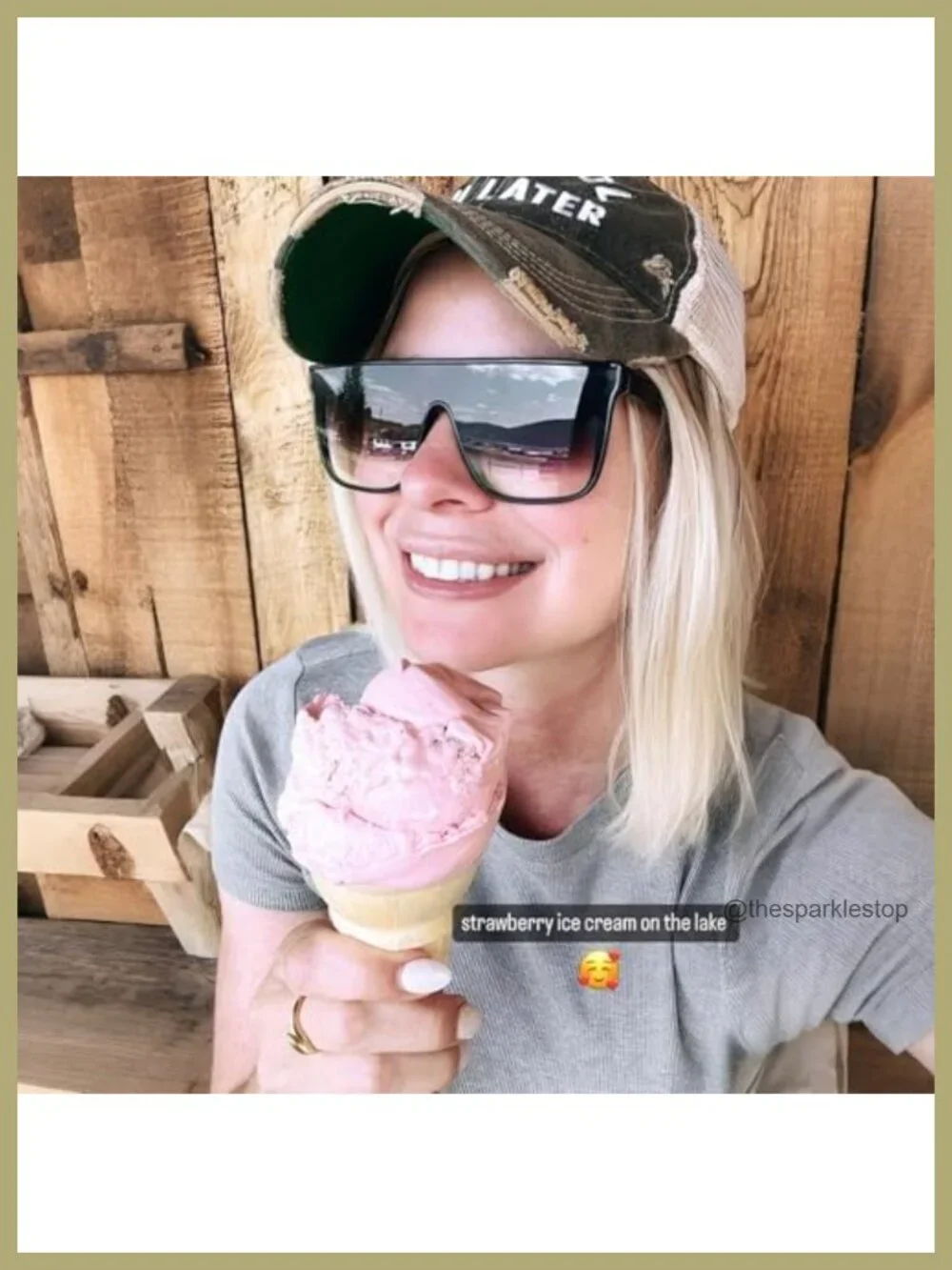 Oversized Square Sunglasses with UV Protection and Integrated Lens
